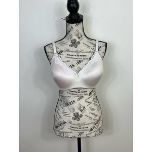 NWOT Maidenform White 38C bra lace and bow detail